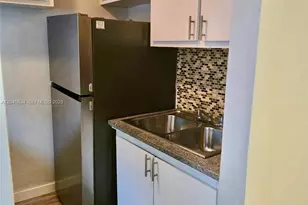 215 30th St, Miami Beach, FL 33140 - Photo 6