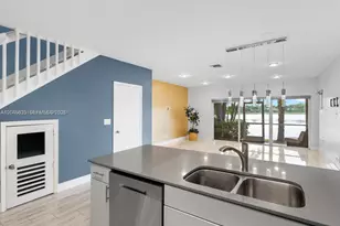 12170 SW 5th Ct, Pembroke Pines, FL 33025 - Photo 14