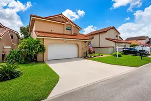 17617 NW 61st Ct N, Hialeah, FL 33015 - Photo 2
