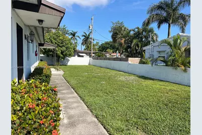 809 NE 2nd St Unit 1-2, Hallandale Beach, FL 33009 - Photo 2