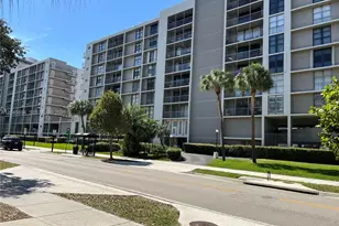 17600 N Bay Rd, Sunny Isles Beach, FL 33160 - Photo 4