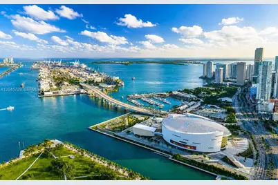 1100 Biscayne Blvd #4402, Miami, FL 33132 - Photo 2