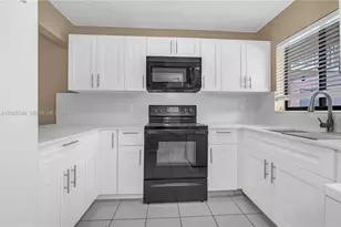 6041 W 24th Ave, Hialeah, FL 33016 - Photo 12