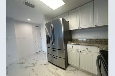 19501 W Country Club Dr #406, Aventura, FL 33180 - Photo 2