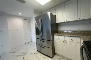 19501 W Country Club Dr, Aventura, FL 33180 - Photo 2