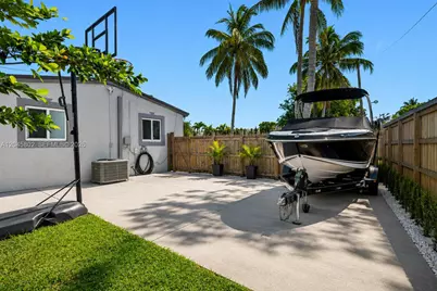 1300 N 70th Ter, Hollywood, FL 33024 - Photo 1