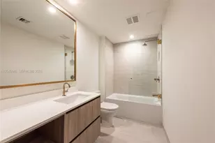 77 SE 5th St, Miami, FL 33131 - Photo 12