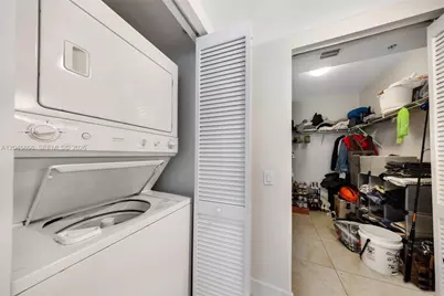 41 SE 5th St #502, Miami, FL 33131 - Photo 8