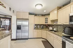 7858 NW 171st St, Hialeah, FL 33015 - Photo 16