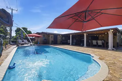 7858 NW 171st St, Hialeah, FL 33015 - Photo 32