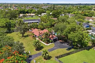 16564 SW 153rd Ct, Miami, FL 33187 - Photo 4
