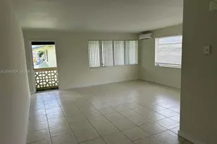 11925 NE 19th Dr, North Miami, FL 33181 - Photo 2
