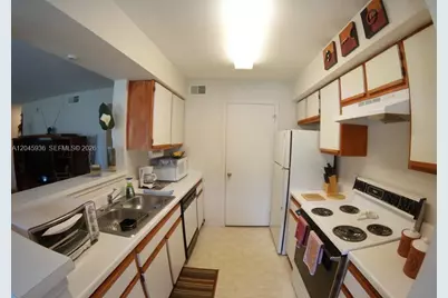 2361 NW 33rd St #604, Oakland Park, FL 33309 - Photo 4