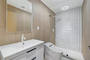 1977 S Oak Haven Cir, Miami, FL 33179 - Photo 32