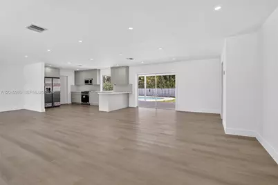 7040 NW 8th Ct, Plantation, FL 33317 - Photo 14