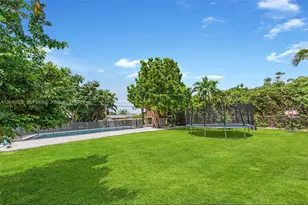 945 NE 176th St, Miami, FL 33162 - Photo 56