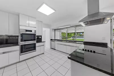 945 NE 176th St, Miami, FL 33162 - Photo 28