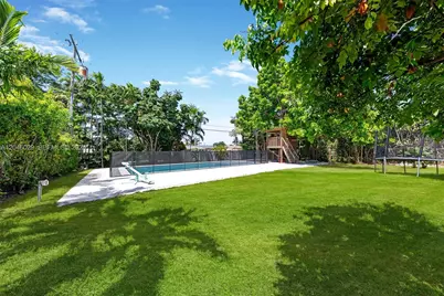 945 NE 176th St, Miami, FL 33162 - Photo 24