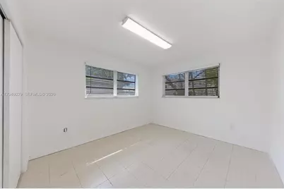 945 NE 176th St, Miami, FL 33162 - Photo 18