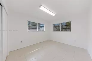 945 NE 176th St, Miami, FL 33162 - Photo 18