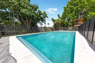 945 NE 176th St, Miami, FL 33162 - Photo 12