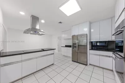 945 NE 176th St, Miami, FL 33162 - Photo 40