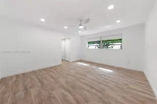 945 NE 176th St, Miami, FL 33162 - Photo 16