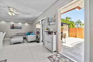 2891 SW 11th Pl, Deerfield Beach, FL 33442 - Photo 10