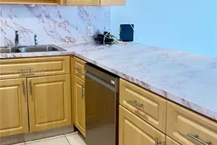 100 Bayview Dr, Sunny Isles Beach, FL 33160 - Photo 24