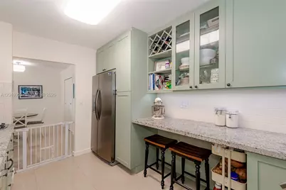 5750 Collins Ave #3J, Miami Beach, FL 33140 - Photo 2