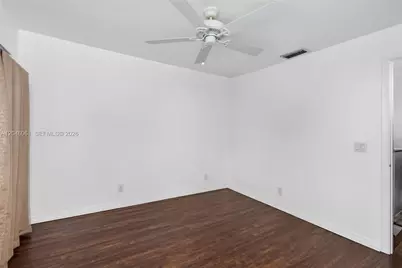 3855 Island Club Cir, Lake Worth, FL 33462 - Photo 32