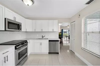 3855 Island Club Cir, Lake Worth, FL 33462 - Photo 16