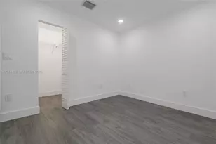 8085 NW 8th St, Miami, FL 33126 - Photo 22