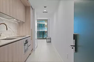 77 SE 5th St, Miami, FL 33131 - Photo 4