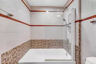 110 Washington Ave, Miami Beach, FL 33139 - Photo 24