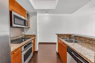 110 Washington Ave, Miami Beach, FL 33139 - Photo 12
