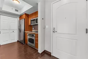 110 Washington Ave, Miami Beach, FL 33139 - Photo 10