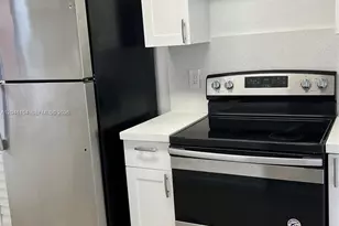 852 NE 209th St, Miami, FL 33179 - Photo 2