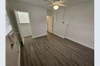 2121 NW 28th St, Oakland Park, FL 33311 - Photo 12