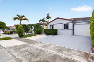 17501 SW 142nd Ct, Miami, FL 33177 - Photo 4