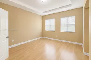 8526 NW 107th Passage, Doral, FL 33178 - Photo 4