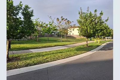 2439 NW 131st Cir, Miami, FL 33167 - Photo 8