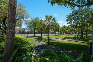 1470 NE 123rd St, North Miami, FL 33161 - Photo 32