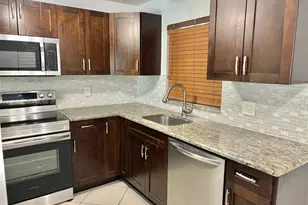 9411 Evergreen Pl, Davie, FL 33324 - Photo 2