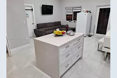 8814 NW 109th Ter, Hialeah Gardens, FL 33018 - Photo 10