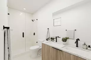 142 NW 164th St, Miami, FL 33169 - Photo 8