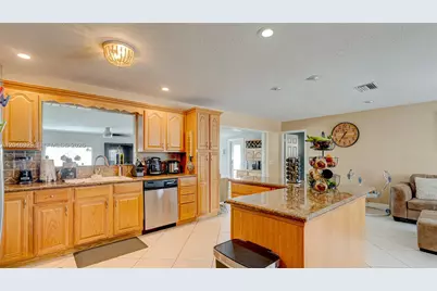 11370 NW 46th Pl, Sunrise, FL 33323 - Photo 22