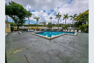 8290 Lake Dr #422, Doral, FL 33166 - Photo 12