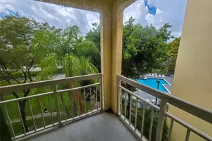8290 Lake Dr, Doral, FL 33166 - Photo 10