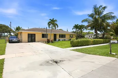 1476 N Mangonia Dr, West Palm Beach, FL 33401 - Photo 1